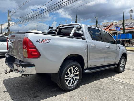 TOYOTA HILUX 2.8 SRX 4X4 CD 16V DIESEL 4P AUTOMÁTICO